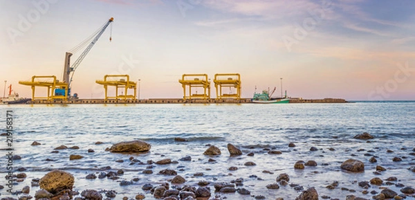 Fototapeta Port przemysłowy w godzinach wieczornych