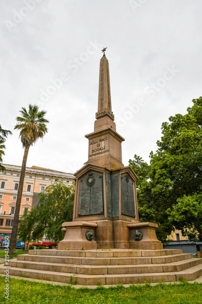 Fototapeta ローマ市内の古代遺跡（イタリア）　ドガリのオベリスク（テルメ・オベリスク）－ディオクレティアヌス浴場跡に建つオベリスク