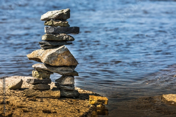 Obraz Inukshuk by the river edge.