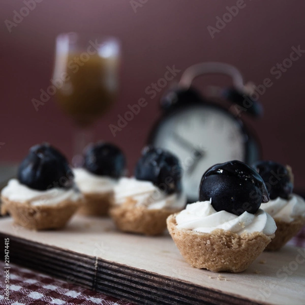 Obraz small pastries, clock and drink