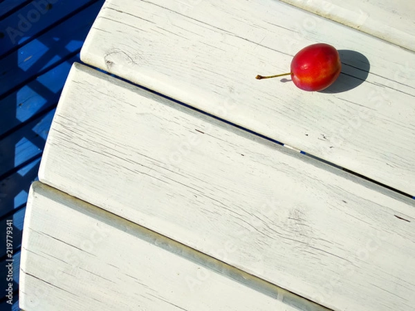 Obraz Plum is on the white table