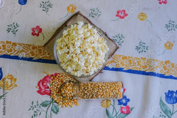 Obraz glass bowl with popcorn and corn seeds