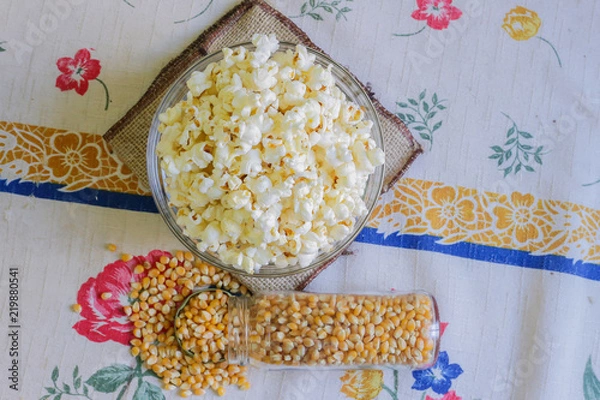 Obraz glass bowl with popcorn and corn seeds
