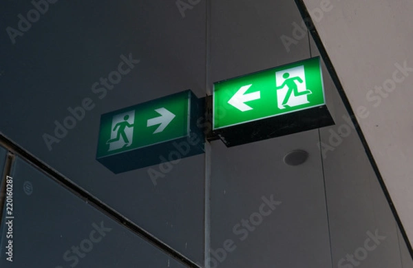 Obraz Green emergency exit sign