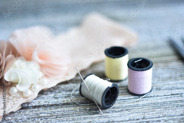 Obraz spools of thread and thimble on white background
