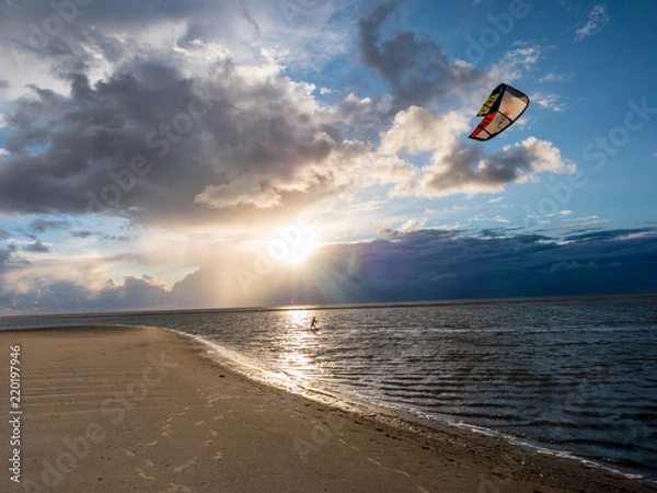 Fototapeta Kitesurfer am Ordinger Strand w St. Peter-Ording