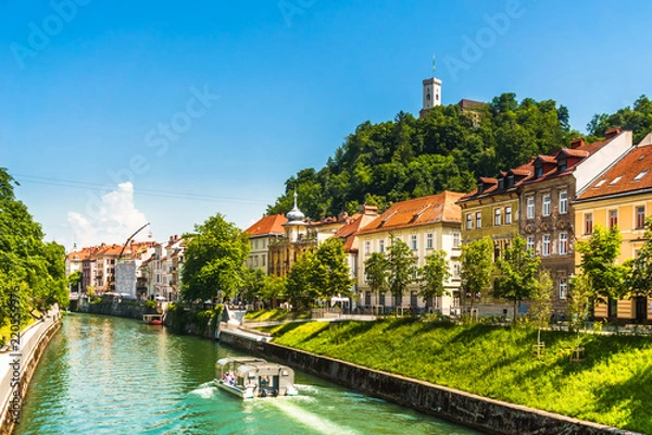 Obraz View on medieval buildings and ljubljanica river in Ljubljana - Slovenia