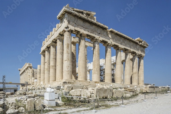Fototapeta Partenon eden from the centrally located buildings of the Athens Acropolis. The name Parthenon refers to the Parthenon of Athens, whose temple was dedicated. 