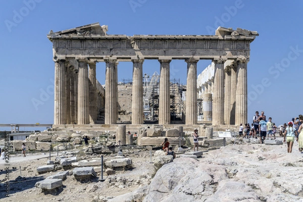 Fototapeta Partenon eden from the centrally located buildings of the Athens Acropolis. The name Parthenon refers to the Parthenon of Athens, whose temple was dedicated.