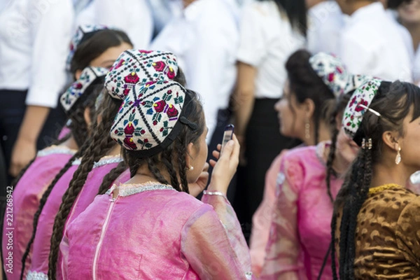 Obraz Folk dancers performs traditional dance at local festivals in Khiva, Uzbeksitan.