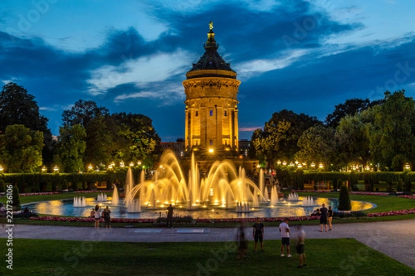Fototapeta Mannheimer Wasserturm am Abend