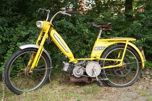 Fototapeta Old yellow moped. Oldtimer