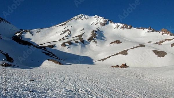 Fototapeta west face of mount shasta in July