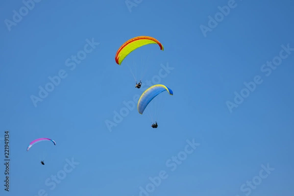 Obraz Skydivers on a blue sky background.