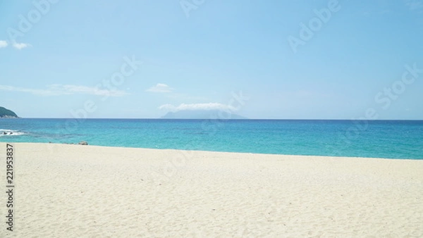 Fototapeta 砂浜と島〜口永良部島〜