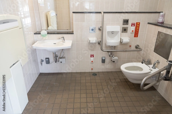 Obraz バリアフリーに対応した多機能（多目的）トイレ