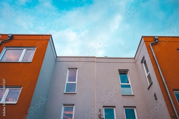 Fototapeta facade of modern white and red colored row houses at germany