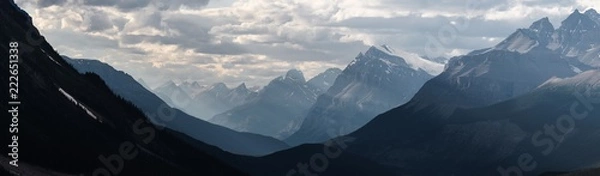 Obraz Park Narodowy Banff - Dramatyczny krajobraz wzdłuż Icefields Parkway, Kanada