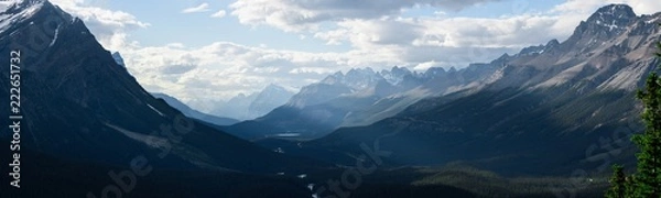 Fototapeta Banff National Park - Dramatic landscape along the Icefields Parkway, Canada