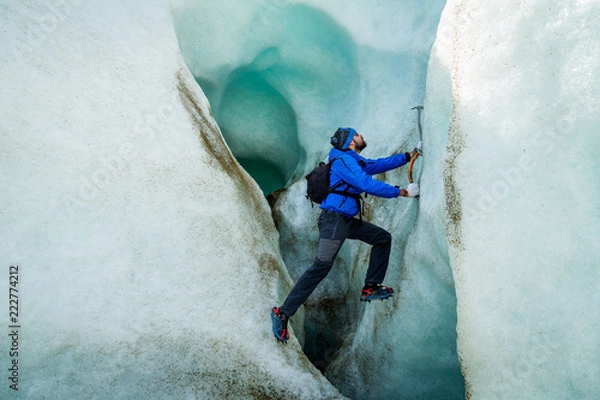 Fototapeta Homme sur Glacier " Glaciar Exploradores en Patagonie au Chili pic aventure froid