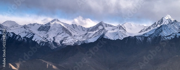 Fototapeta Stok Range of the Himalayas with Stok Kangri,  the highest peak mountain summit in Ladakh, Jammu and Kashmir, India.
