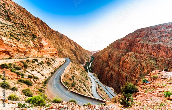 Obraz Widok na wąską uliczkę w Gorges du Dades w Maroku