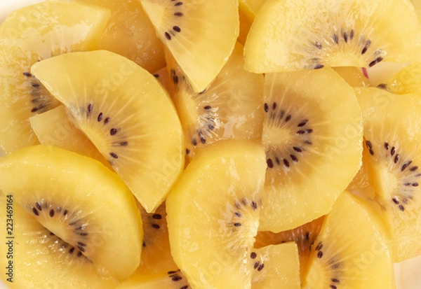 Obraz Top view close up golden kiwi fruit slice, fruit concept.