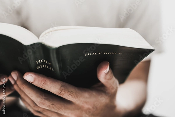 Obraz Reading Holy Bible