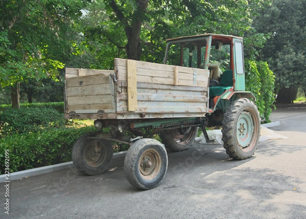 Fototapeta old truck on the road