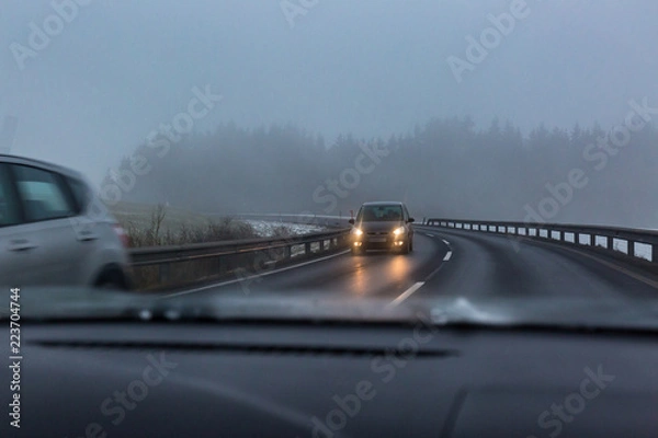 Obraz Oncoming traffic in winter