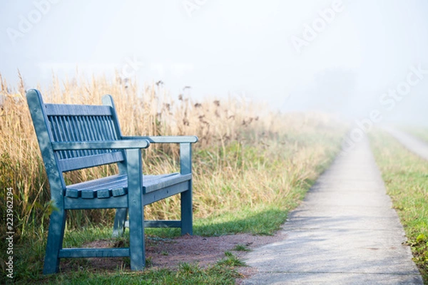 Obraz niebieska ławka