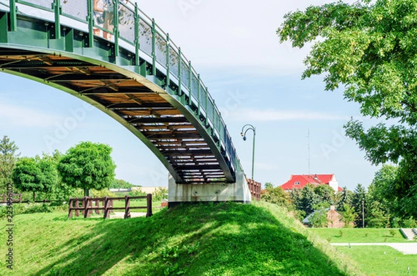 Obraz Arched bridge between two green hills