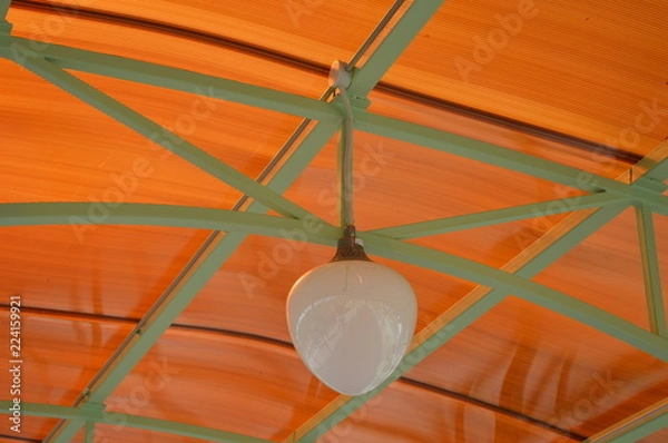 Obraz Фонарь под крышей