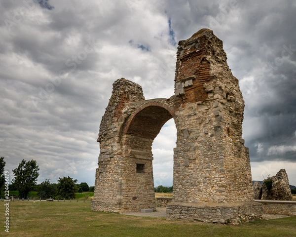 Fototapeta Heathens' Gate in Petronell Carnuntum on a stormy, cloudy day