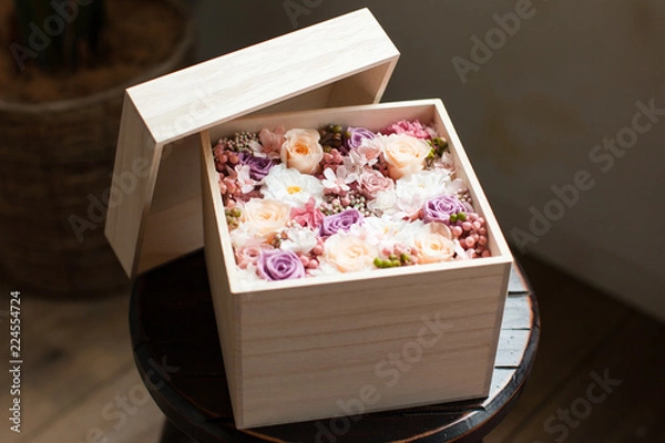 Fototapeta 箱に入ったプリザーブドフラワー
