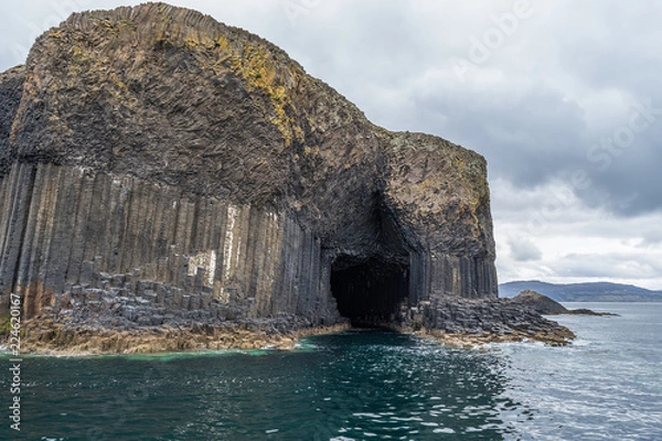 Obraz Fingal's Cave is a sea cave on the uninhabited island of Staffa, in the Inner Hebrides of Scotland