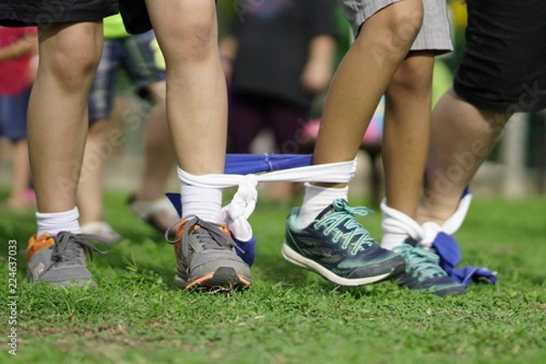 Obraz Tied Legs Race