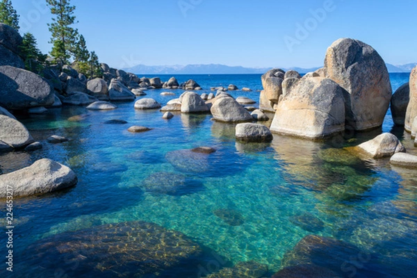 Fototapeta Krystaliczna woda w Sand Harbor w Lake Tahoe