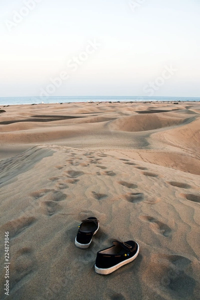 Obraz Shoes in sand