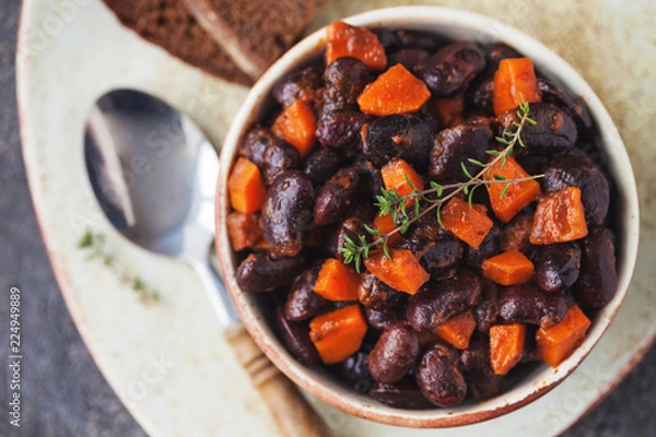 Fototapeta stewed beans with carrots and slices of bread