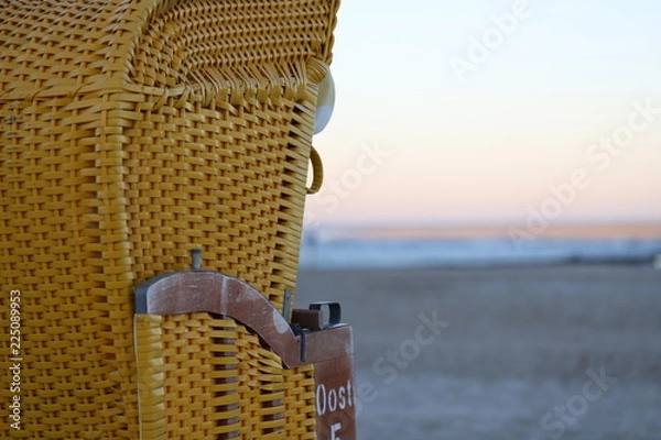 Fototapeta Strandkorb gelb