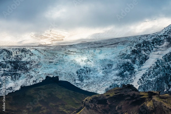Fototapeta View of the Myrdalsjokull glacier , covering the active volcano Katla, Thorsmork, Highlands at the southern end of the famous Laugavegur hiking trail.
