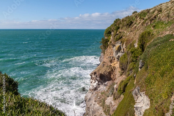 Fototapeta Waves crashing on cliff (7)