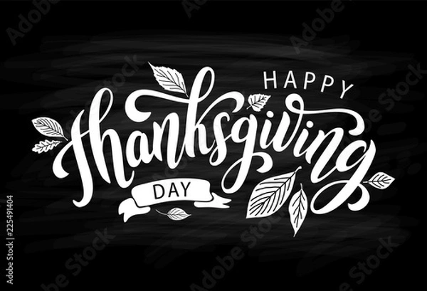 Fototapeta Szczęśliwy dzień dziękczynienia z jesiennych liści. Ręcznie rysowane napis tekstowy. Ilustracji wektorowych. Scenariusz. Kaligraficzny projekt karty z pozdrowieniami, koszuli, banera, plakatu. Czarna tablica i białe słowa