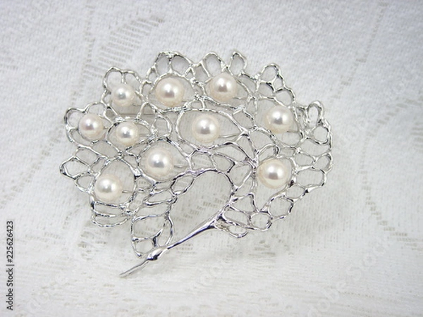 Obraz 白鳥がモチーフの真珠ブローチ