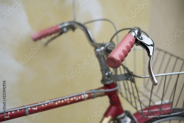 Obraz bicicleta antiga com pintura vermelha