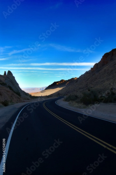 Obraz shadowy mountain drive