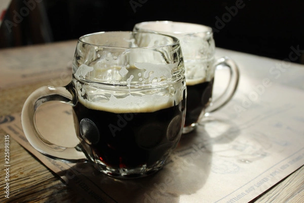 Obraz Две кружки темного пива