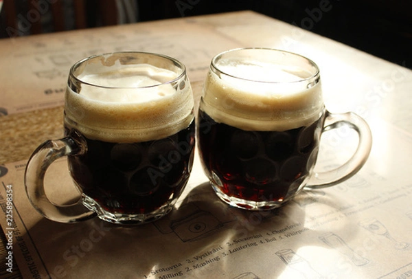 Obraz Две кружки темного пива
