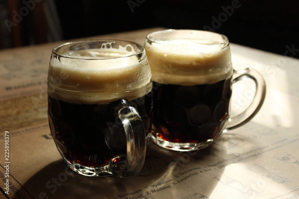 Obraz Две кружки темного пива